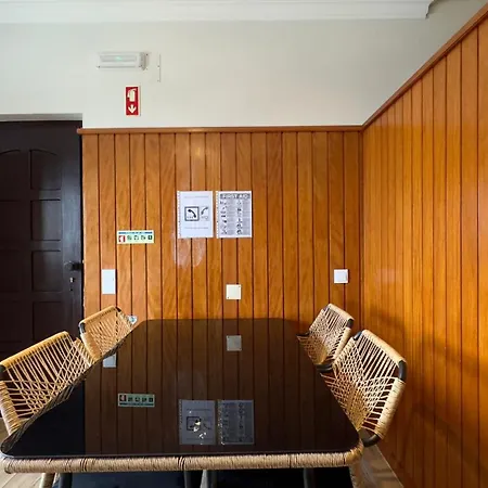 Ensuite 4 Laranja Rochedo Traseiras